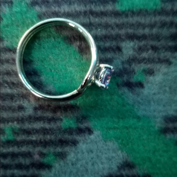 Silver ring with light purple stone - Picture 3 of 4